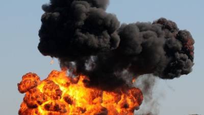 Автоцистерна с горючим взорвалась на Тюменском тракте — огненное видео