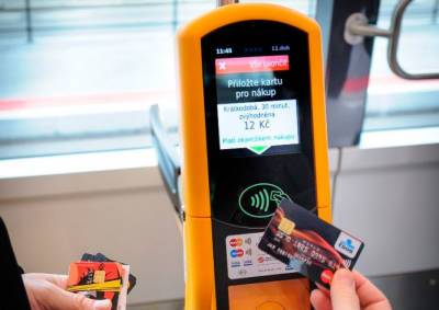 Оплатить проезд в пражских трамваях теперь можно банковской картой
