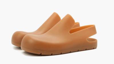 Клоги Bottega Veneta — главная обувь сезона весна-лето 2021. Что надо о них знать?