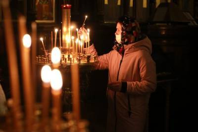 Православные верующие празднуют Светлое Воскресение Христово - Пасху