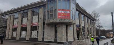 На проспекте Энгельса в Петербурге снесли незаконный бизнес-центр