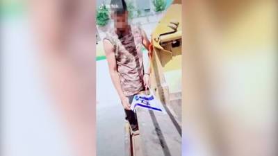 Видео: рабочего в Ришон ле-Ционе уволили за попытку сжечь флаг Израиля