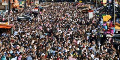 Из-за пандемии. В Германии снова отменили главный пивной фестиваль — Октоберфест