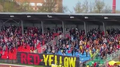 Фанаты "Спартака" и "Арсенала" атаковали друг друга на стадионе. Видео
