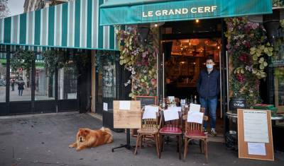 Гостиницы и рестораны во Франции открываются, а работать некому