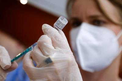 Сделали 50 миллионов прививок: Британия готовится к отмене социальной дистанции