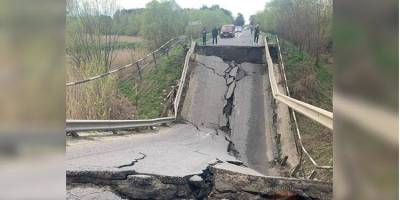 На дороге Львов-Луцк обрушился мост: трасса заблокирована