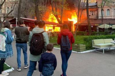 Пожар в Одессе: пылали рестораны и гостиница. ФОТО, ВИДЕО