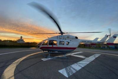 Спасатели МАЦ доставили на вертолете в больницы двух людей и ребенка из ТиНАО
