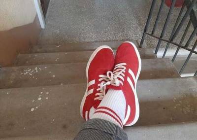 "Не то надела", - жительницу Минска оштрафовали за красно-белые носки