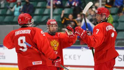 Без лишних усилий: как Россия победила Белоруссию и вышла в полуфинал юниорского ЧМ по хоккею