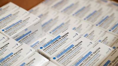 Жители США получили почти 294 миллиона доз вакцин против COVID-19