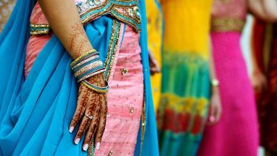 Умершую на свадьбе в Индии невесту заменили на ее сестру