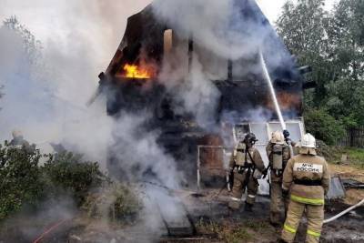 Три дома пострадали от пожара в СНТ «Металлург» Читинского района 29 мая