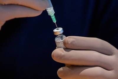 Ученые сравнили эффективность вакцин от коронавируса для женщин и мужчин