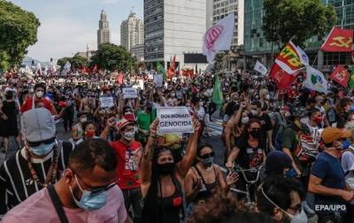 В Бразилии прошли протесты из-за политики президента по борьбе с COVID
