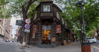 О чем рассказывают здания малого центра Еревана, или "Сокровища" улицы Абовяна