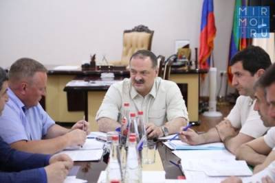 Мэр Каспийска доложил Сергею Меликову о планах развития города
