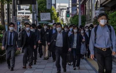 Власти Японии объявили о продлении карантина