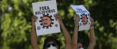 Десятки тысяч протестующих в Бразилии требуют импичмента Болсонару