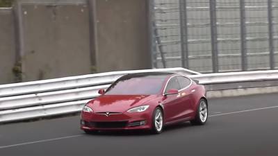 Компания Tesla перенесла на неделю старт производства седана Model S Plaid