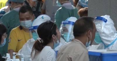 В Китае новая вспышка коронавируса, жителей Гуанчжоу закрыли на карантин, - AP