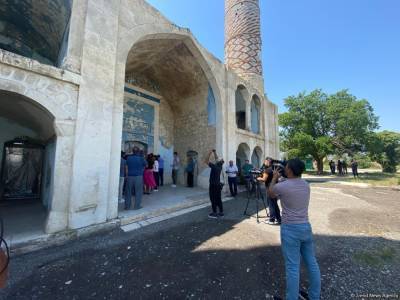 Зарубежные блогеры посетили Агдамскую мечеть (ФОТО) - trend.az - Агдам