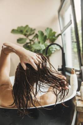 Бьюти-лайфхаки: как приучить себя реже мыть голову