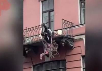 Супруги упали с балкона во время ссоры в центре Санкт-Петербурга