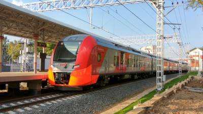 Сообщение пригородных поездов в Крыму восстановили после схода грунта на путях