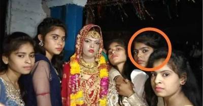 В Индии невеста умерла во время свадьбы, но замуж выдали ее сестру