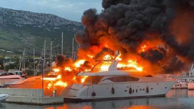 Более 20 яхт сгорели в результате пожара на пристани в Хорватии (видео, фото)