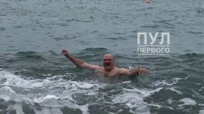 В Белоруссии опубликовали фото купания Лукашенко в Черном море в Сочи