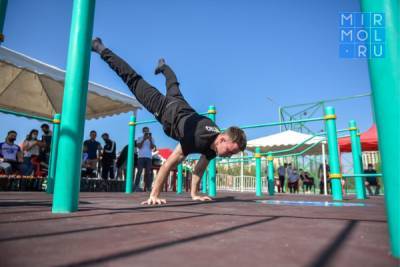 В Каспийске фестивалью уличной гимнастики откроют пляжный сезон