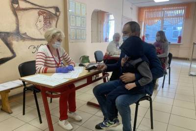 Явка в полдень: в предварительном очном голосовании поучаствовали 8% псковских избирателей