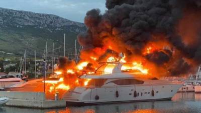 Более 20 яхт сгорели в результате пожара на пристани в Хорватии