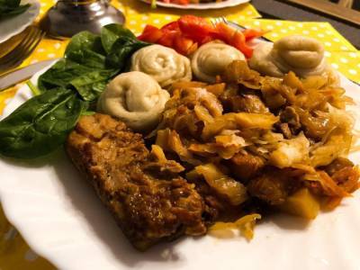 «Сделай это вкусно»: готовим немецкий штрудель со свининой и капустой