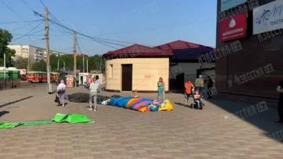 Видео с места лопнувшего батута в Барнауле, где пострадали дети