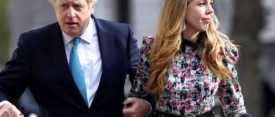 Премьер-министр Британии Борис Джонсон тайно женился на Кэрри Саймондс