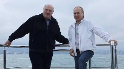 Лукашенко все же искупался в Черном море по приглашению Путина