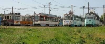 В Луганске трамвайные рельсы и контактную сеть корчуют и сдают на металл (фото)