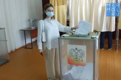 Жительница Кизляра впервые приняла участие в предварительном голосовании