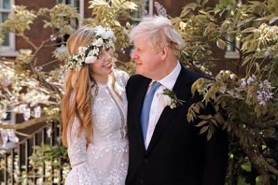 Борис Джонсон - Кэрри Саймондс - Появилось свадебное фото британского премьера Джонсона c юной невестой - rusjev.net - Англия