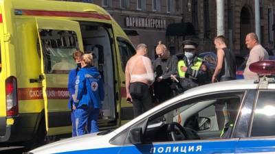 Велосипедист оказался под колесами такси на улице Правды - piter.tv - Санкт-Петербург