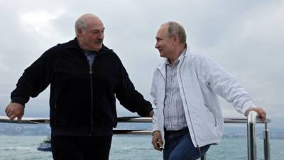Лукашенко искупался в холодном Черном море