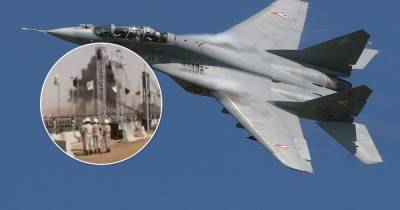 МиГ-21 - в Ливии истребитель разбился на военном параде - видео