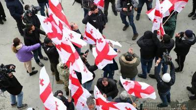 Партия Саакашвили прекратила семимесячный бойкот