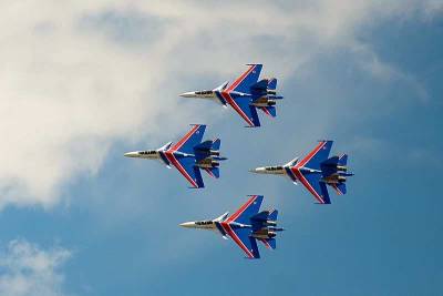 Пилотажную группу ВМС США Blue Angels сравнили с "Русскими Витязями"
