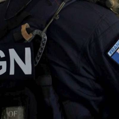 Во Франции разыскивают мужчину, открывшего стрельбу по жандармам