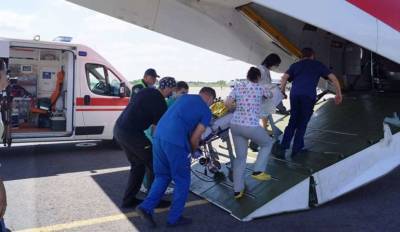 Самолет ГСЧС транспортировал из Запорожья в Киев 3-летнего ребенка